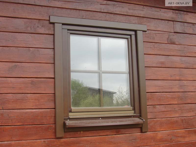 Деревянное окно, деление импостом, цвет 010, стеклопакет с шпроссом коричневый 24 мм, наличка с фасада